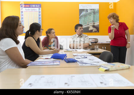 L'école de langue "Easy - School of Languages' à La Valette, photographié en juillet 2014. Chaque année, près de 80 000 personnes viennent à Malte du monde entier pour apprendre l'anglais. Plus de 40 instituts agréés par l'État offrent des cours de langue pour tous les niveaux. Photo Tom Schulze | conditions dans le monde entier Banque D'Images