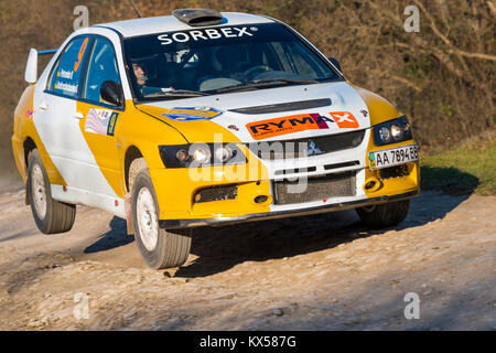 Lviv, Ukraine - 1 novembre, 2015 : Petrenko Volodymyr's Mitsubishi Lancer Evo IX (n. 2) participe au rassemblement annuel de la Galice Banque D'Images