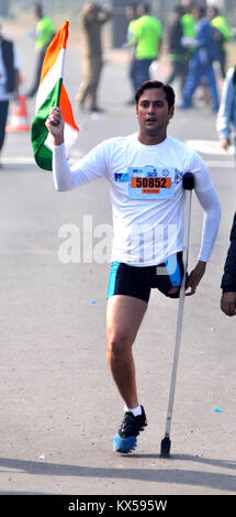 Kolkata, Inde. 07Th Jan, 2018. Une personne peut prendre part à la Police de sécurité d'entraînement de sécurité semi-marathon de la vie. Les athlètes et les gens en général prennent part à la police vie sûre d'entraînement de sécurité Demi-marathon le 7 janvier 2018 à Kolkata. Credit : Saikat Paul/Pacific Press/Alamy Live News Banque D'Images