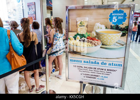 Lisbonne Portugal,Sao Sebastiao,El Corte Inglés,megastore,grand magasin,cafétéria,aire de restauration plaza,vendeurs vendre, stalles stands stand mar Banque D'Images