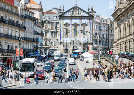 Porto Portugal, centre historique, Sao Bento, Plaza Almeida Garrett, horizon, Igreja dos Congregados, église des congrégats de Saint Anthony, rue, pedestr Banque D'Images