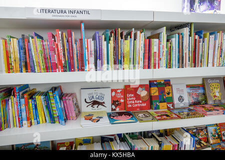 Lisbonne Portugal,Oriente,Parque das Nacoes,Parc des Nations,Livraria Almedina,librairie,libraire,libraire,livres,étagères,littérature pour enfants,Aliss,France Banque D'Images