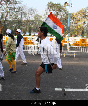 Kolkata, Inde. 07Th Jan, 2018. Kolkatha "Demi-Marathone organisée police' pour sauver la vie d'entraînement de sécurité. Credit : Sandip Saha/Pacific Press/Alamy Live News Banque D'Images