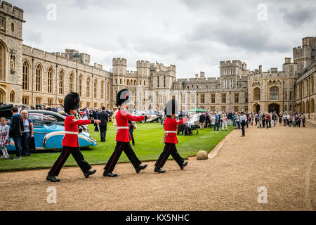 Relève de la garde au cours de la 2016 Concours d'élégance du château de Windsor Banque D'Images