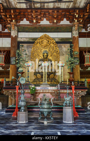 Statue de Bouddha dans le Butsuden Hall (salle du Bouddha) au temple Daitoku-ji à Kyoto, Japon, KYOTO, JAPON - 22 OCTOBRE : Temple Daitoku-ji à Kyoto, au Japon, le Banque D'Images