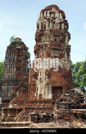 En pagodes Wat Mahathat à Ayuthaya, Thaïlande Banque D'Images