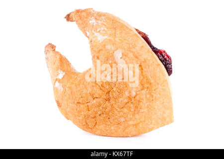 Croissant frais avec de la confiture, isolé sur fond blanc Banque D'Images