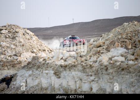 Pisco, Pérou. Jan 7, 2018. Mikko Hirvonen de la Finlande et co-pilote Andreas Schulz de Allemagne concurrence pendant la course du Dakar 2018 étape 2 à Pisco, Pérou, le 7 janvier 2018. Crédit : Li Ming/Xinhua/Alamy Live News Banque D'Images