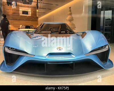 Shanghai, Shanghai, Chine. 8 janvier, 2018. .Le Nio supercar électrique EP9 peut être vu à un centre commercial à Shanghai, le 8 janvier 2018. Crédit : SIPA Asie/ZUMA/Alamy Fil Live News Banque D'Images