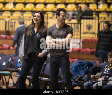 Turin, Italie. 07Th Jan, 2018. Le modèle Alena Seredova et son petit ami Alessandro Nasi au cours de la Serie A match de basket-ball Torino Fiat Auxilium vs Panier Brecia Leonessa. Torino Fiat Auxilum a gagné 95-86 à Turin, Pala Ruffini, Italie 7e janvier 2017. Credit : Alberto Gandolfo/Alamy Live News Banque D'Images