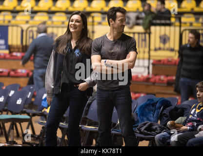 Turin, Italie. 07Th Jan, 2018. Le modèle Alena Seredova et son petit ami Alessandro Nasi au cours de la Serie A match de basket-ball Torino Fiat Auxilium vs Panier Brecia Leonessa. Torino Fiat Auxilum a gagné 95-86 à Turin, Pala Ruffini, Italie 7e janvier 2017. Credit : Alberto Gandolfo/Alamy Live News Banque D'Images