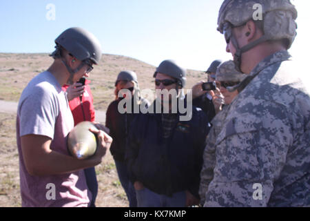 La Garde nationale de l'Utah par le 3e Bataillon d'artillerie, l'Institut de formation régional, organise l'instruction d'artillerie le 12 mai au Camp Williams. L'équipage et la formation au niveau de la section sur le M109A6 Paladin d'obusiers améliorera de préparation pour les étudiants qui fréquentent l'artillerie de la formation à l'Institut régional de formation. Banque D'Images