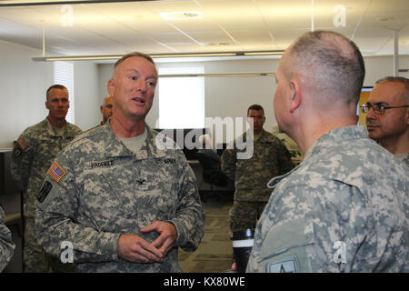 Le lieutenant-général Timothy Kadavy, Directeur de l'Armée de la Garde nationale, a visité des unités de la Garde nationale de l'Utah et a parlé à l'avocat de tous les sergents Comité consultatif le 26 juin 2015 Banque D'Images