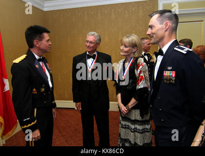 Les corps des colonels honoraires de l'Utah héberge 2016 Minuteman Bronze Awards au Little America, Salt Lake City le 16 juin. L'événement rend hommage et civique des dirigeants locaux et des philanthropes pour leurs contributions et leur dévouement à leurs communautés. Banque D'Images