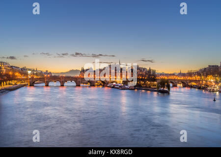 Pont Neuf dans le centre de Paris, France. Le Pont Neuf est le plus ancien pont sur la Seine à Paris Banque D'Images