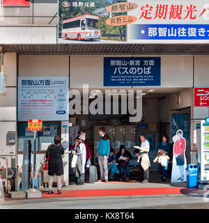 WAKAYAMA, JAPON - 19 NOVEMBRE 2015 : terminal de bus Kumano situé à proximité de la station de Katsuura Banque D'Images