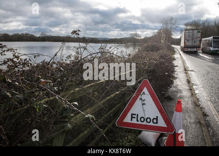 Le Gloucestershire, Worcestershire, Royaume-Uni. 5 janvier 2018. Les niveaux d'eau de la rivière Severn restent élevés dans le Gloucestershire Worcestershire et que l'environnement Banque D'Images