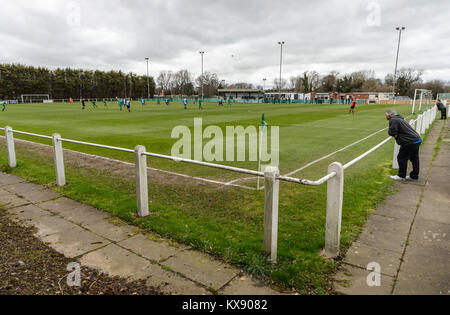 Les supporters regardent le football non-League au stade Wolverhampton Casuals FC Ground, à Brinsford Lane, Wolverhampton, Angleterre. Banque D'Images