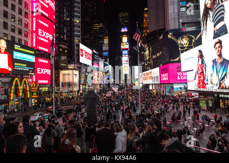 Les gens à Times Square, NEW YORK Banque D'Images