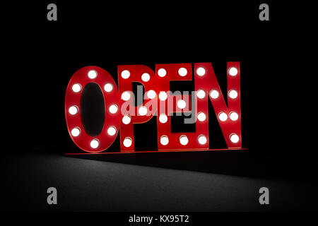 Open sign. d'affaires panneau qui dit "Venez à nous sommes ouverts" Banque D'Images