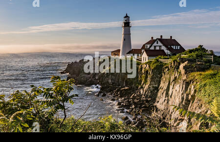 Bass Harbor Light - Phare, Maine Banque D'Images