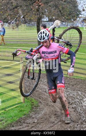 GIJON, ESPAGNE - 11 janvier : Championnats Cyclocross Espagne en janvier 11, 2015 à Gijon, Espagne. Le cycliste Antonio Suarez Fernandez rivaliser en élite c Banque D'Images