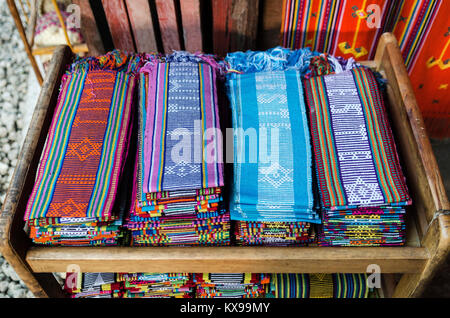 Tissé tissu traditionnel tais foulards à Dili, Timor Leste de l'est marché de souvenirs Banque D'Images
