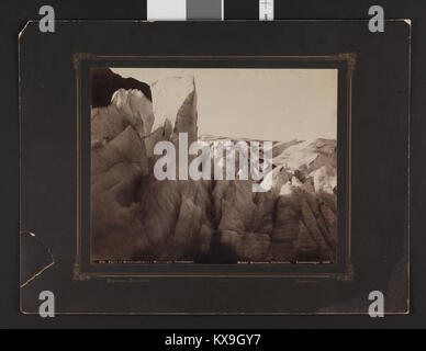 Bondhusbreen est un glacier situé à Mauranger, Hardanger, Norvège, connu pour ses formations glaciaires importantes et son relief montagneux environnant. Banque D'Images