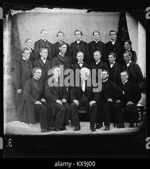Cette photographie représente un groupe de personnes à l'école agricole de Jønsberg en Norvège, illustrant des activités éducatives et une formation agricole rurale. Banque D'Images