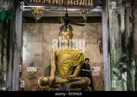 Statue de Bouddha, coordination Hall, Bang Kung Camp, Samut Songkhram, Thaïlande. Banque D'Images