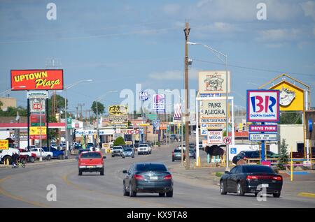 La route 66 qui traversent l'gallup nouveau mexique USA Banque D'Images