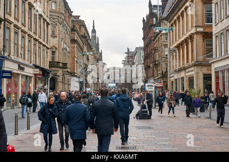 L'une des principales rues commerçantes de Glasgow - Buchanan Street. Banque D'Images