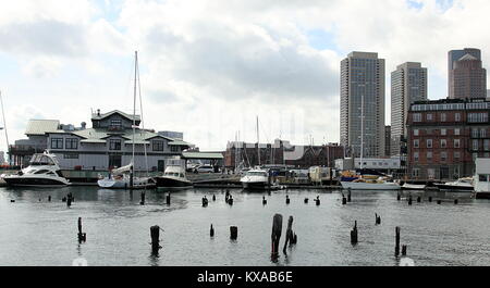 Boston, Massachusetts - le 21 septembre 2014. Vue sur les bateaux à voile et du port Banque D'Images