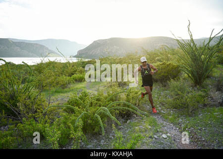 Le sentier de l'homme dans la zone de la Presa Zarco à Durango, Mexique Banque D'Images