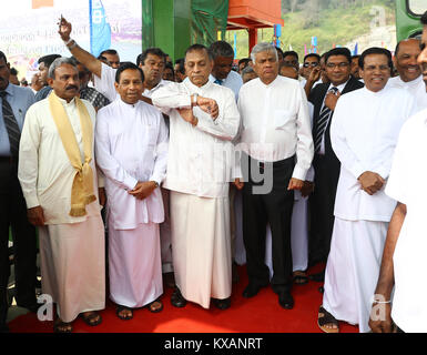 Le Sri Lanka. 05Th Jan, 2018. Le Sri Lanka. 05Th Jan, 2018. Sri Lanka président Maithripala Sirisena (R) Premier Ministre Ranil Wickremesinghe (M) et le président du Parlement sri-lankais Karu Jayasuriya(L)arrivent pour la cérémonie d'ouverture de l'Moragahakanda Kalu Ganga Projet de développement multi-usage. Credit : Vimukthi Embuldeniya/Alamy Live News Crédit : Vimukthi Embuldeniya/Alamy Live News Banque D'Images