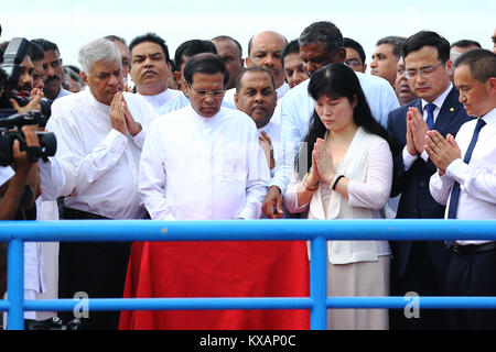 Le Sri Lanka. 05Th Jan, 2018. Le Sri Lanka. 05Th Jan, 2018. La Présidente du Sri Lanka et le premier ministre a déclaré ouverte la dernière mais Moragahakanda, plus grand réservoir de la Mahaweli polyvalent de projet. Le 42e anniversaire de la mise en service du premier projet de Mahaweli au Polgolla dans la province centrale par le PM, Sirimavo Bandaranaike, le 8 janvier 1976. Credit : Vimukthi Embuldeniya/Alamy Live News Crédit : Vimukthi Embuldeniya/Alamy Live News Banque D'Images