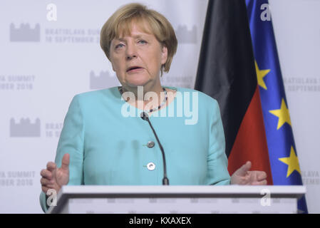 Bratislava, Slovaquie. 16 Sep, 2016. Un portrait de la Chancelière allemande, Angela Merkel, à Bratislava. Credit : Omar Marques/SOPA/ZUMA/Alamy Fil Live News Banque D'Images