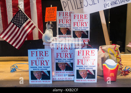 London, Londres, Royaume-Uni. Jan 9, 2018. Lancement du livre de feu et de fureur : l'intérieur de la présidence d'Atout est en vente à Waterstone's book store dans Piccadilly. Seulement 500 exemplaires seront en vente dès aujourd'hui. Credit : ZUMA Press, Inc./Alamy Live News Banque D'Images