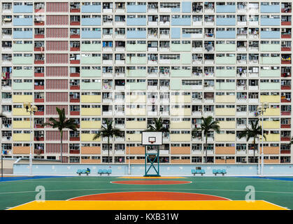Hong Kong, Hong Kong SAR, Chine. 15 Sep, 2017. HONG KONG, CHINE. 8 août, 2016:Choi Hung Estate, un des plus vieux quartiers de Hong Kong. Il est situé dans le district de Wong Tai Sin Kowloon. Hong Kong. Vue de la station de métro Sheung Yee Road. Credit : Jayne Russell/ZUMA/Alamy Fil Live News Banque D'Images