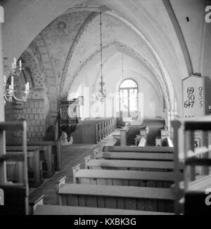 L'église Sankt Laurentius à Skivarp, en Suède, est une structure religieuse historique dont les caractéristiques architecturales reflètent les traditions ecclésiastiques suédoises et le rôle communautaire. Banque D'Images