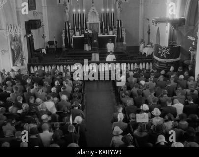Une photographie historique montrant le service de l’ANZAC Day à la cathédrale de la Marie à Perth, en Australie, en 1928. L'image capture un événement commémoratif national important qui a eu lieu à la cathédrale. Banque D'Images