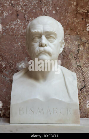 Chancelier de l'Empire allemand Otto von Bismarck. Buste en marbre par le sculpteur allemand Erwin Kurz (1908) sur l'affichage dans le hall de gloire dans le mémorial Walhalla près de Ratisbonne en Bavière, Allemagne. Banque D'Images