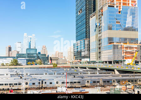 La ville de New York, USA - 27 octobre 2017 : Vue de la gare de triage d'Hudson et le développement des capacités de la ligne haute, un parc urbain à NYC Banque D'Images