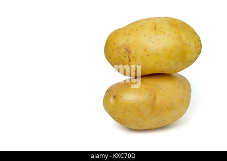 Pomme de terre jeune isolé sur fond blanc Banque D'Images