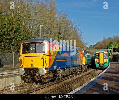 Numéro 73109 de la classe 73 à la station de East Grinstead Banque D'Images