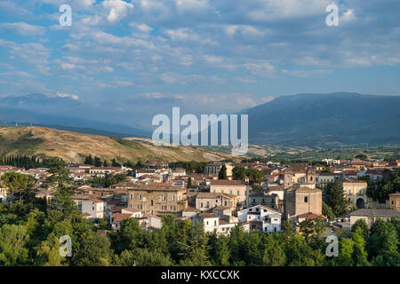 Torre de Passeri (Pescara, Abruzzes, Italie) : vue panoramique à l'été Banque D'Images