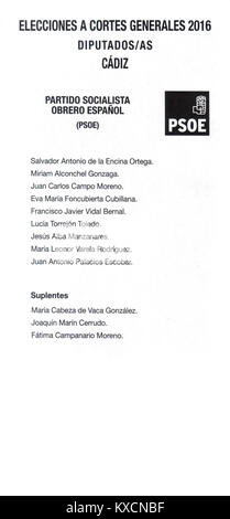 Ce bulletin de vote pour les élections générales espagnoles de 2016 de Cádiz répertorie les candidats pour le Parti socialiste ouvrier espagnol (PSOE), représentant le matériel de vote officiel des élections législatives. Banque D'Images
