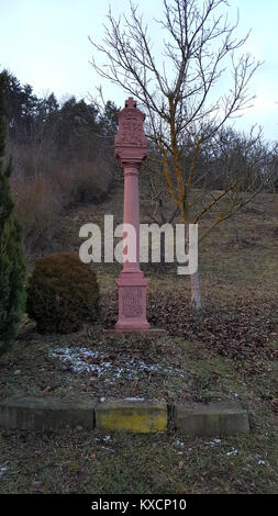Photographie prise le 14 janvier 2017 à Tauberbischofsheim, Allemagne, représentant des monuments religieux en pierre (Bildstöcke) le long de Panzerstraße, représentant le patrimoine culturel et historique local. Banque D'Images