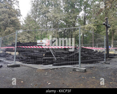 Une photographie prise le 6 août 2017 à Guty, en République tchèque, documentant le site de l'incendie de l'église historique en bois de tous Nicholas, qui a été détruite par un incendie cette année-là. Banque D'Images