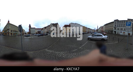 Cette photographie panoramique à 360 degrés capture l'Obermarkt à Görlitz, en Allemagne. La place du marché est un point de repère historique de la ville, entouré d'une architecture de différentes périodes. Banque D'Images